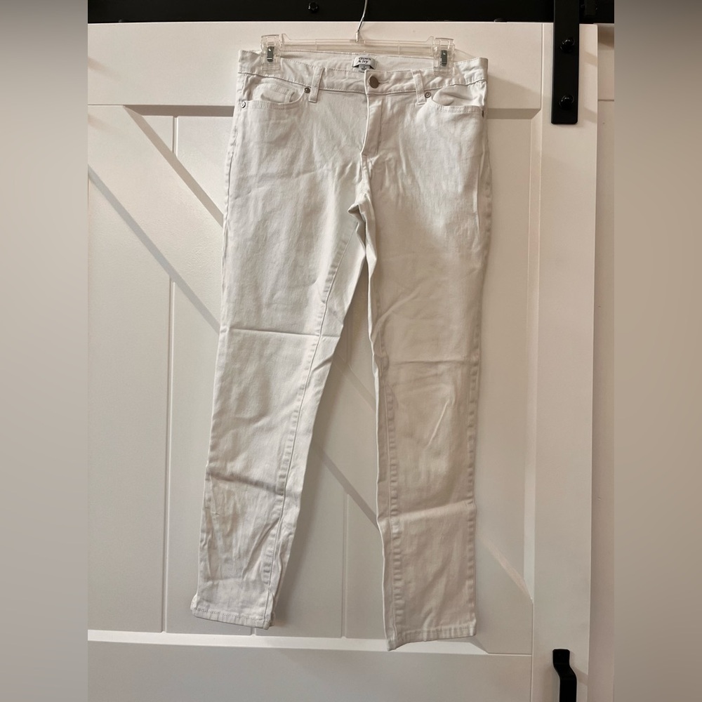 Crown & Ivy white slim cropped pants size 4.